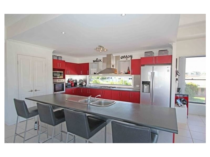 9 Saltwater Place, Redland Bay QLD 4165