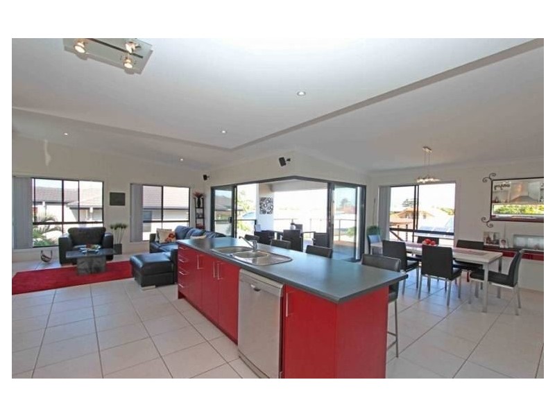 9 Saltwater Place, Redland Bay QLD 4165