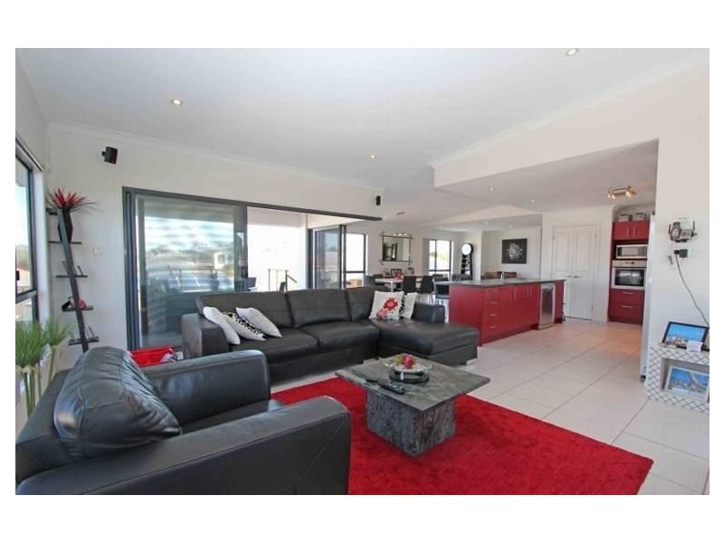 9 Saltwater Place, Redland Bay QLD 4165