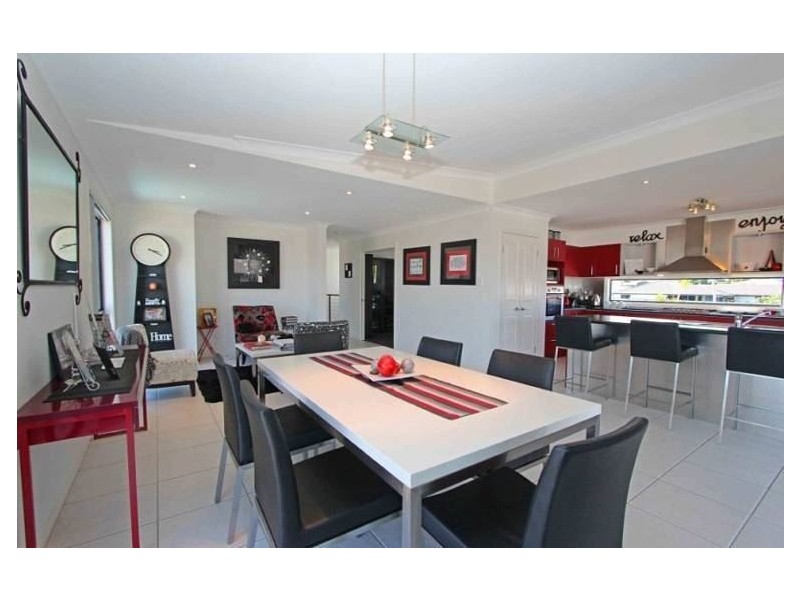 9 Saltwater Place, Redland Bay QLD 4165