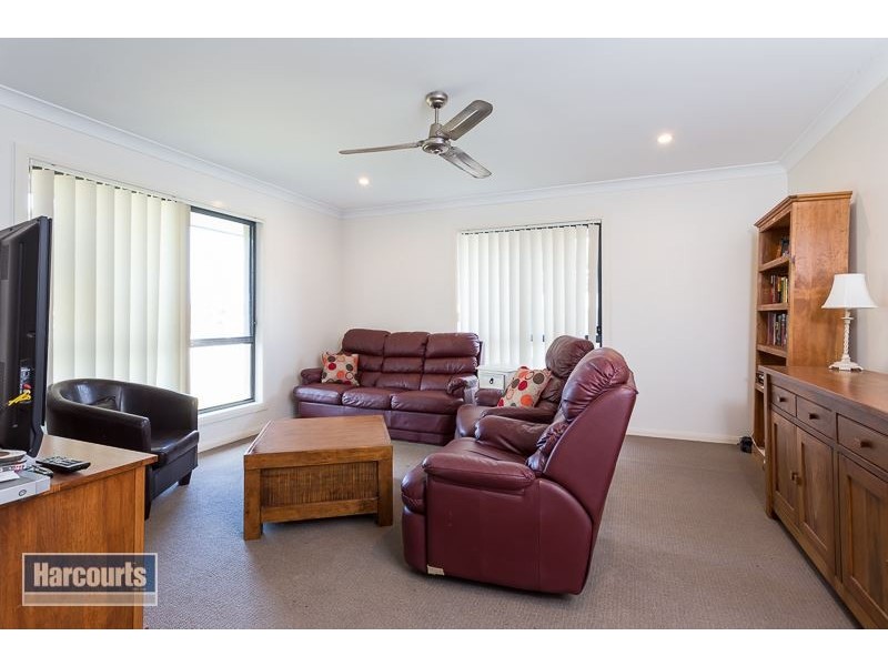 8 Poynter Street, Redland Bay QLD 4165