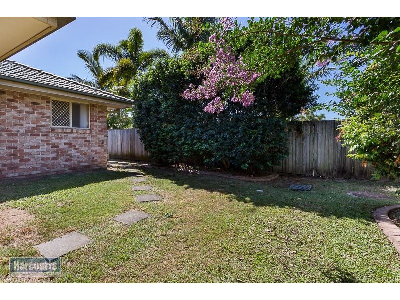 Unit 2/67 Benfer Rd, Victoria Point QLD 4165