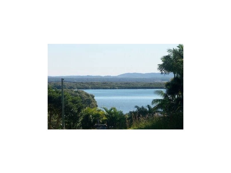15 Ranora Ave, Russell Island QLD 4184
