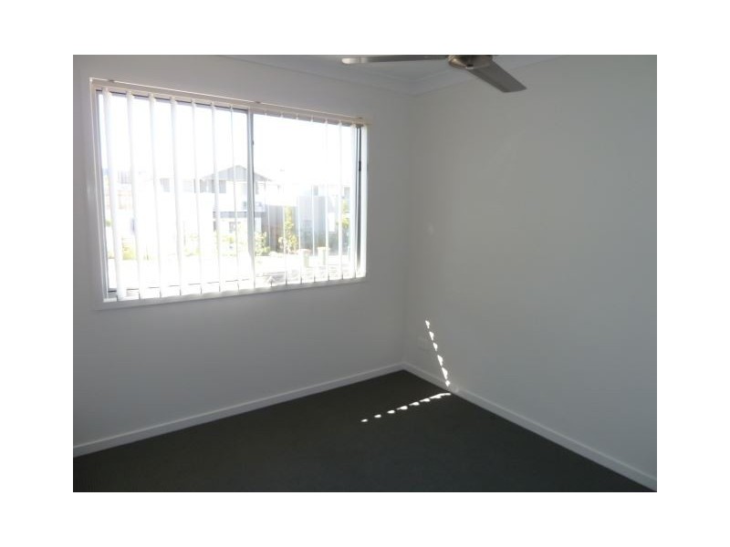 11/4 Rhiana, Pimpama QLD 4209