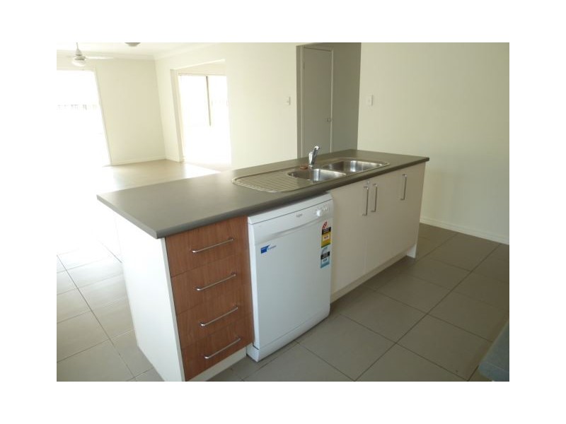 2 Camphor Crt, Victoria Point QLD 4165