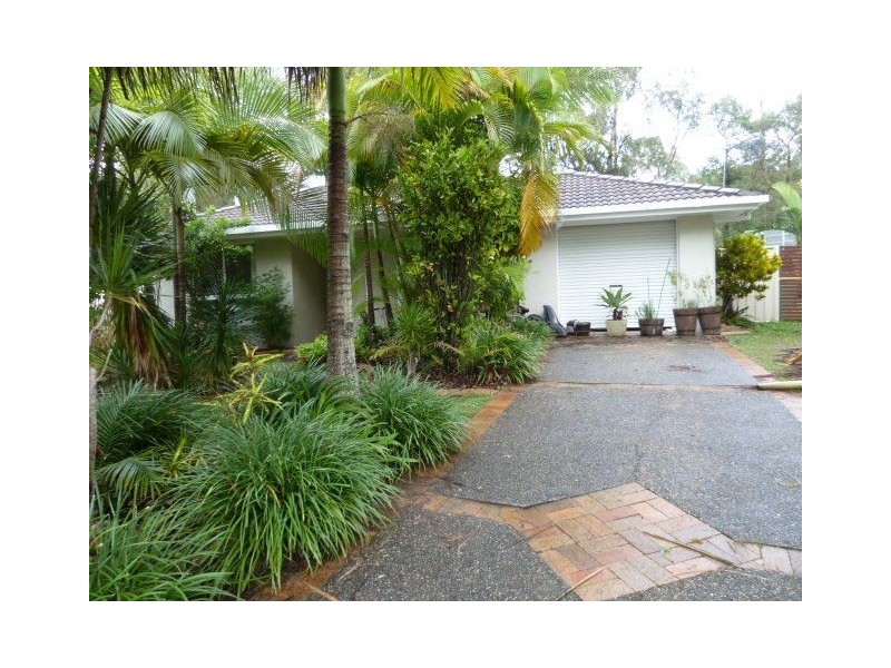 8 Terrier Court, Redland Bay QLD 4165