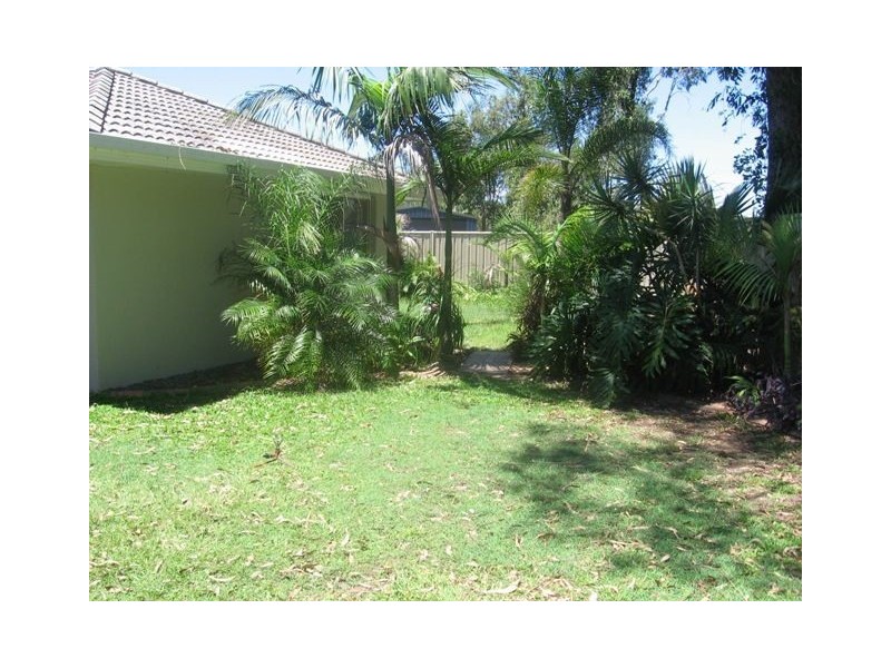 8 Terrier Court, Redland Bay QLD 4165