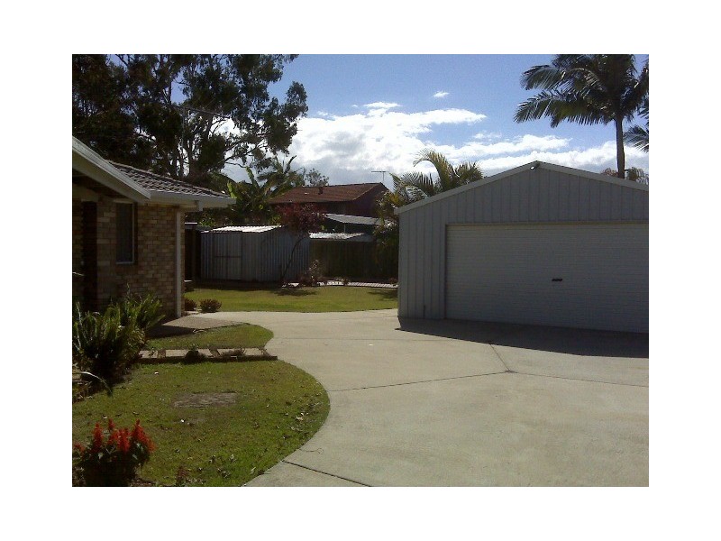 2 Bottlebrush Court, Victoria Point QLD 4165