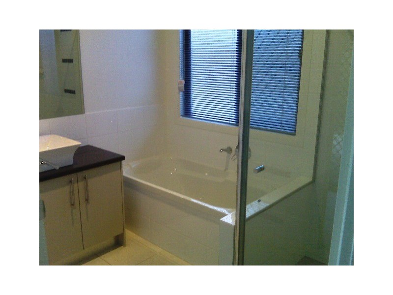 2/2/71 Sunningdale Dr, Redland Bay QLD 4165