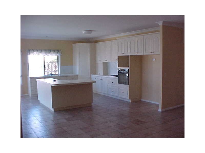 8 Karri Court, Victoria Point QLD 4165