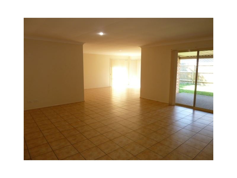 10 Gladebourne Crescent, Victoria Point QLD 4165