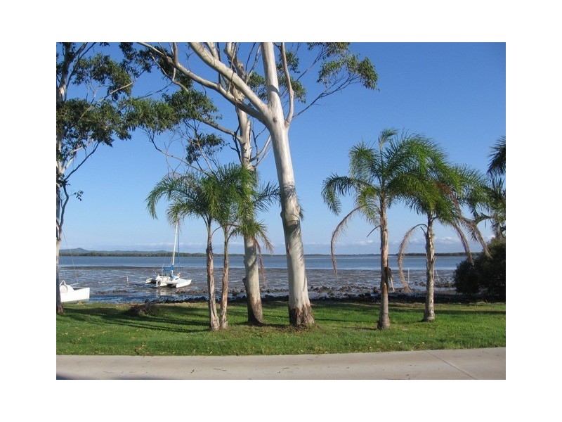 3 The Waterfront Easement, Redland Bay QLD 4165