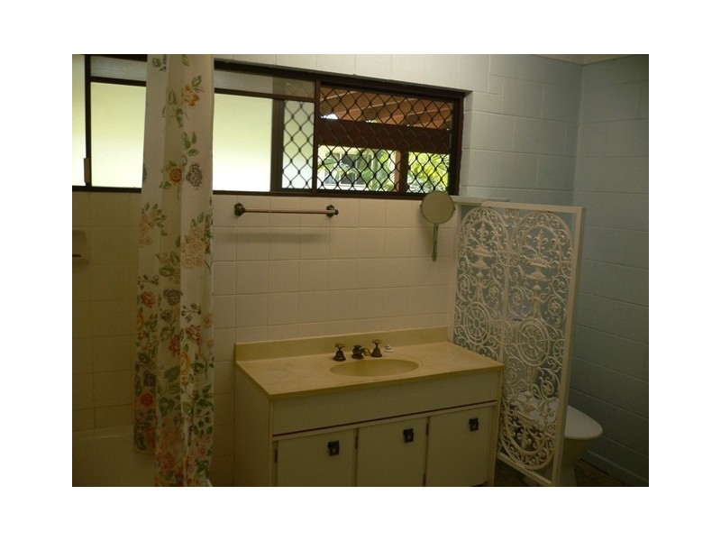 4 Ooyan St, Coochiemudlo Island QLD 4184
