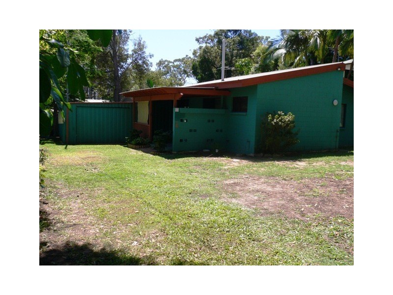 4 Ooyan St, Coochiemudlo Island QLD 4184