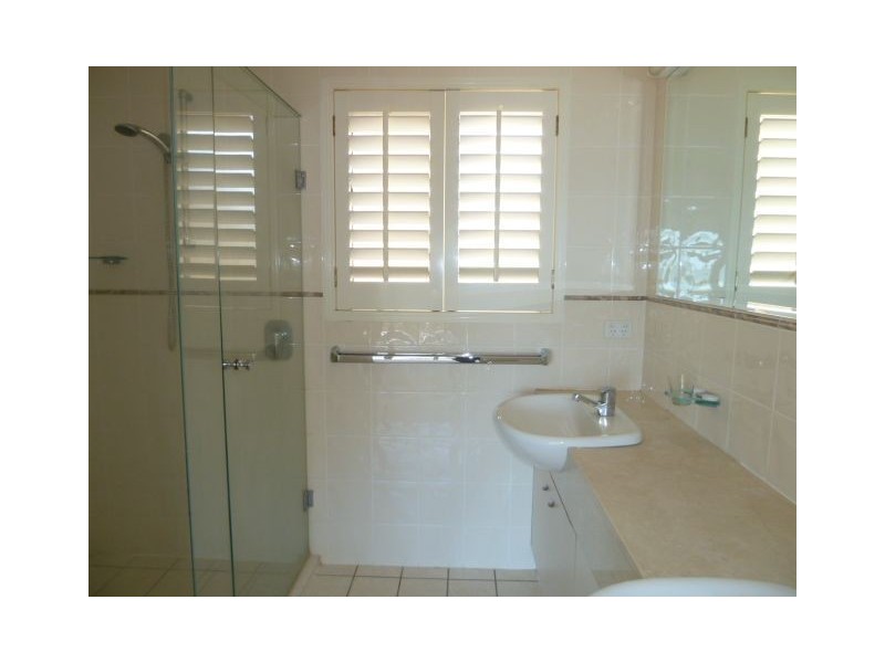 17 Esplanade, Redland Bay QLD 4165