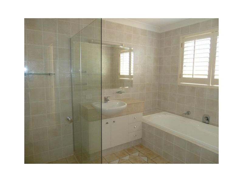 17 Esplanade, Redland Bay QLD 4165