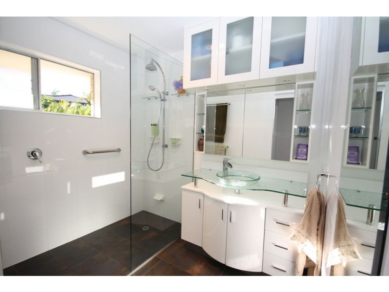 27 Piccadilly Street, Geebung QLD 4034