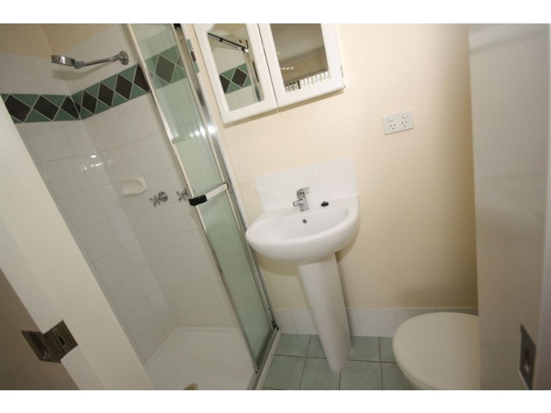 4/6 Rainey Street, Chermside QLD 4032