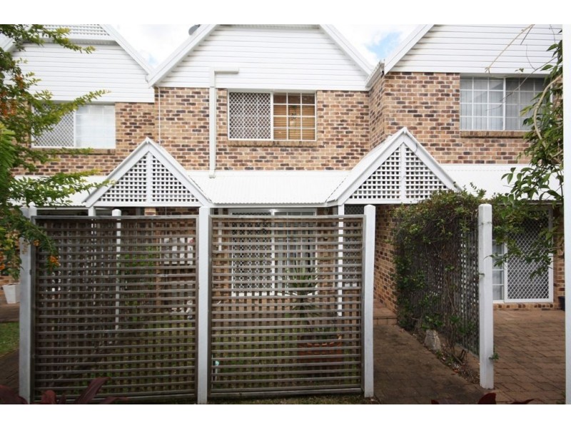 2/32 Rainey Street, Chermside QLD 4032