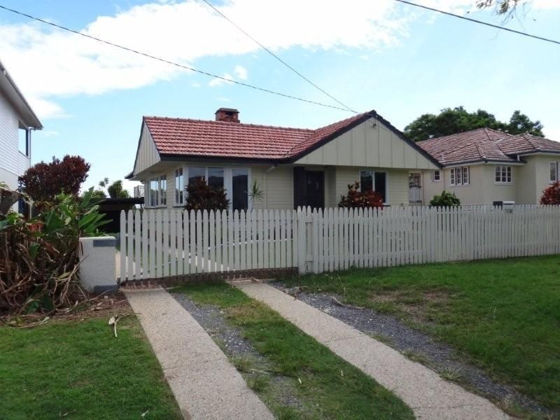 18 Bowd Pde, Wavell Heights QLD 4012