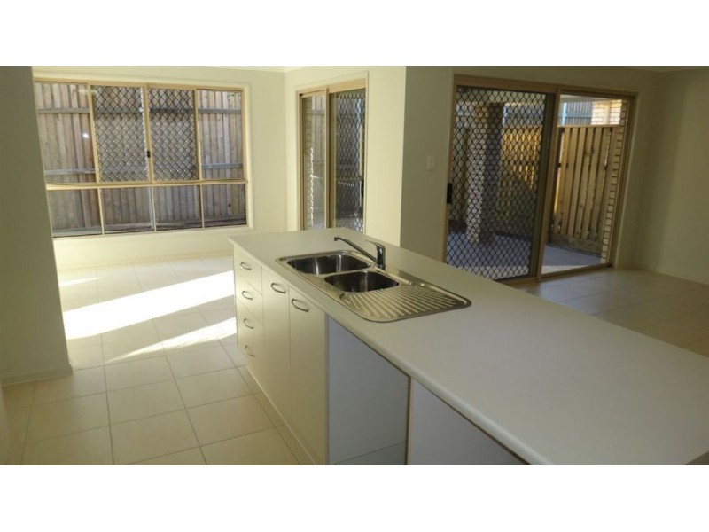 30 Merimbula Cr, Fitzgibbon QLD 4018