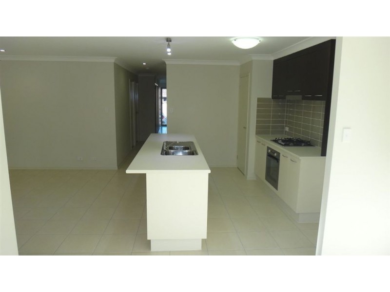 30 Merimbula Cr, Fitzgibbon QLD 4018