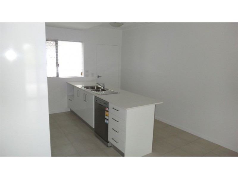 2/16 Dulendella Street, Zillmere QLD 4034