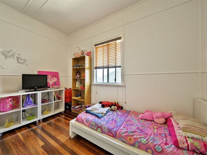 240 Rode Road, Wavell Heights QLD 4012