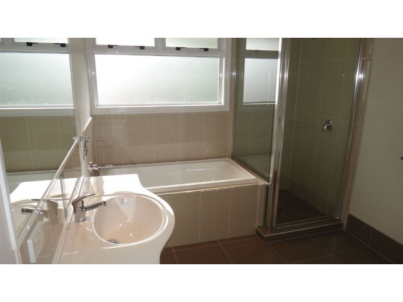 236 Edinburgh Castle Rd, Wavell Heights QLD 4012