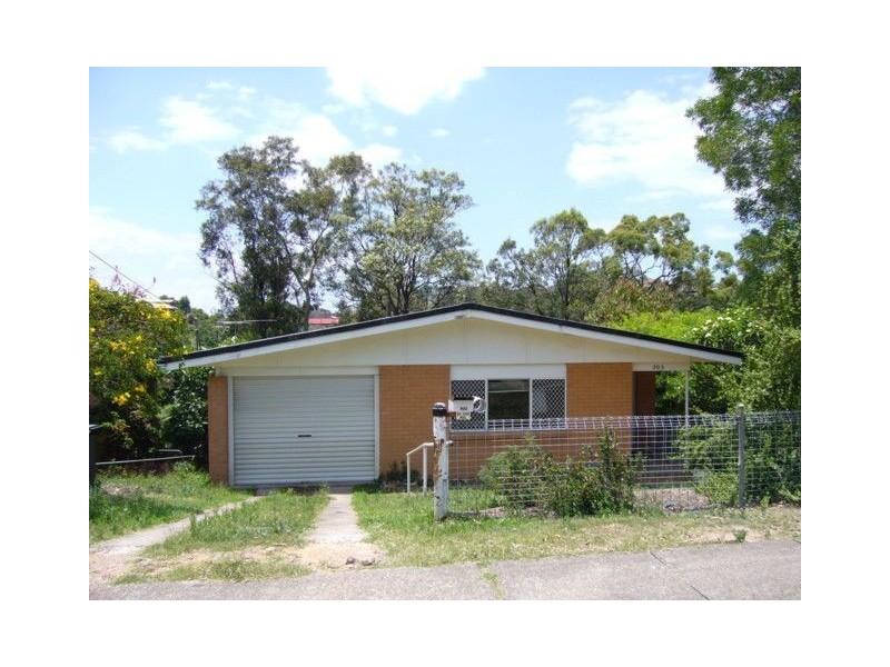 303 Kitchener Road, Stafford QLD 4053