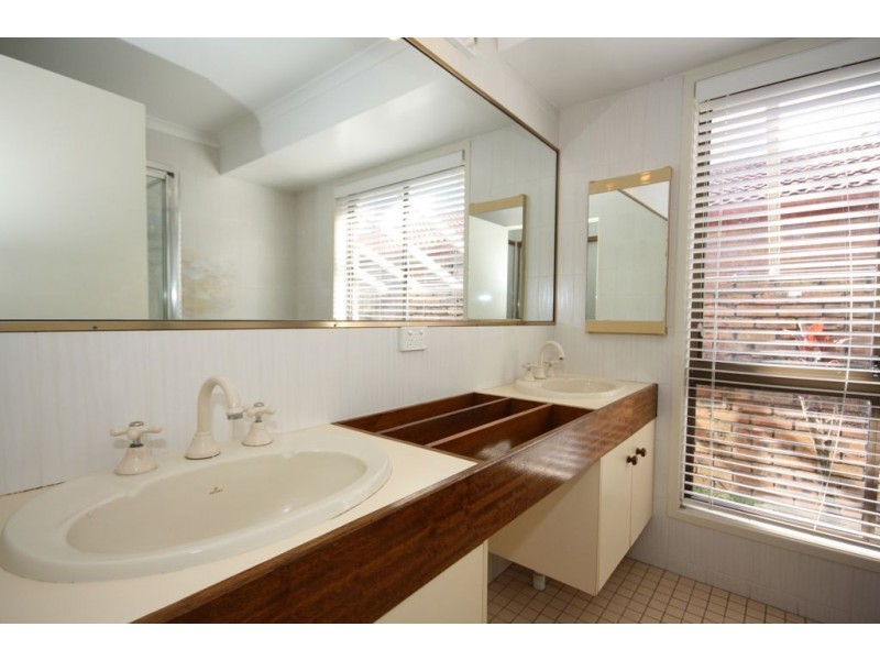 1 Arrowfield Cr, Carseldine QLD 4034