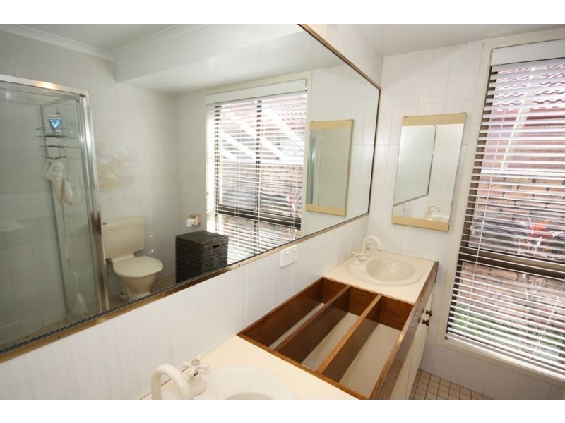 1 Arrowfield Cr, Carseldine QLD 4034