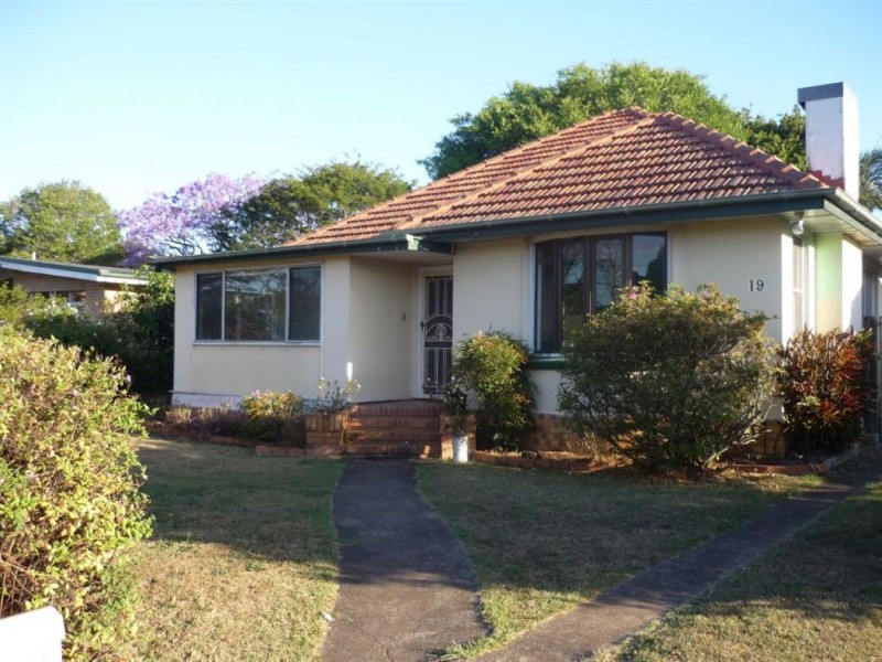 19 Hall Street, Chermside QLD 4032