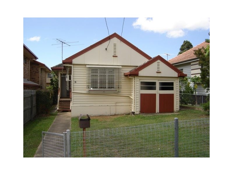 38 Hall Street, Chermside QLD 4032