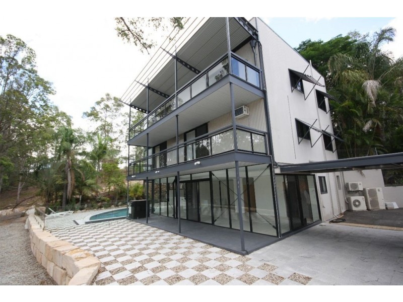 6 Christine Drive, Eatons Hill QLD 4037