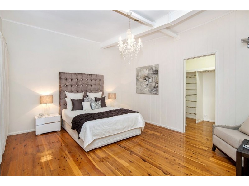 6 Christine Drive, Eatons Hill QLD 4037
