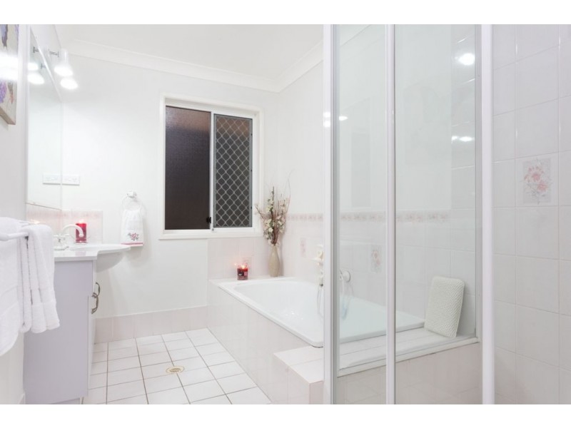 7 Chisholm Ct, Albany Creek QLD 4035