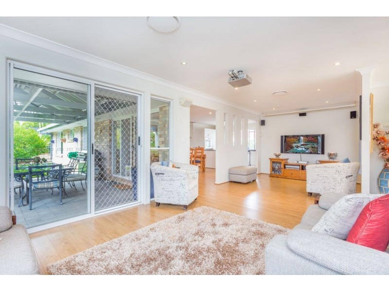 7 Chisholm Ct, Albany Creek QLD 4035