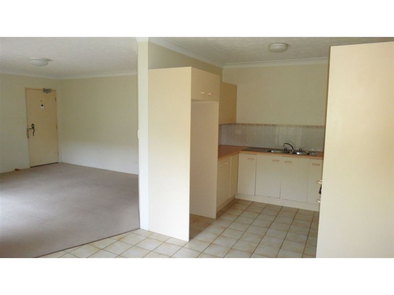 2/68 Hilltop Avenue, Chermside QLD 4032