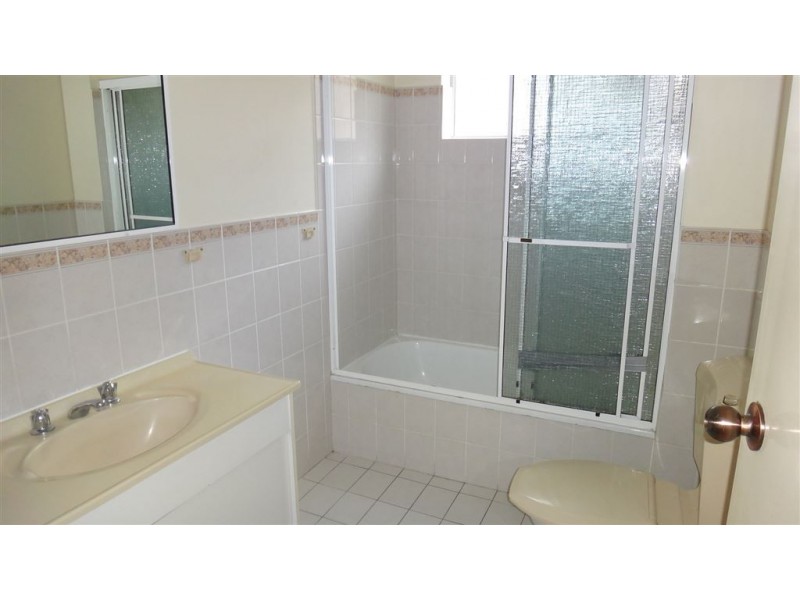2/68 Hilltop Avenue, Chermside QLD 4032