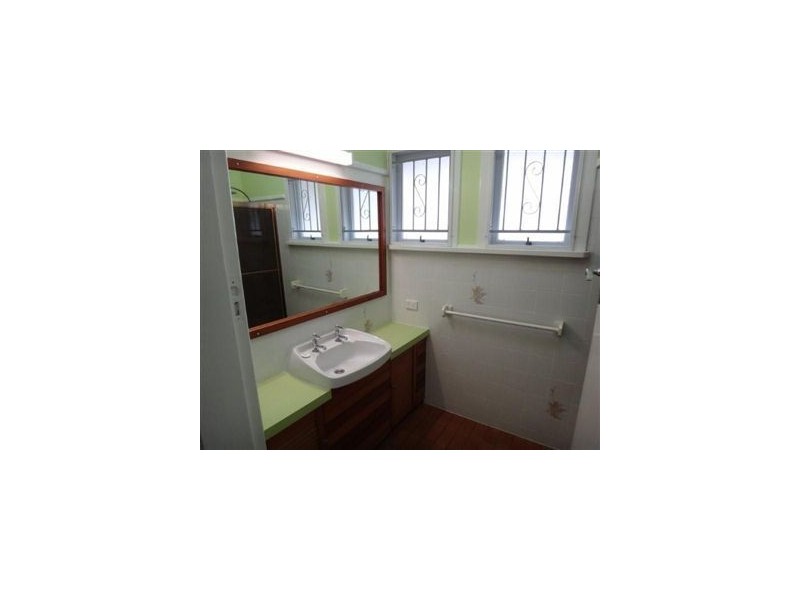 18 Bowd Parade, Wavell Heights QLD 4012