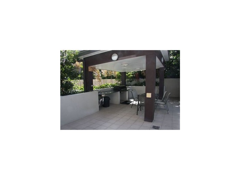 2/215 Wellington Road, East Brisbane QLD 4169