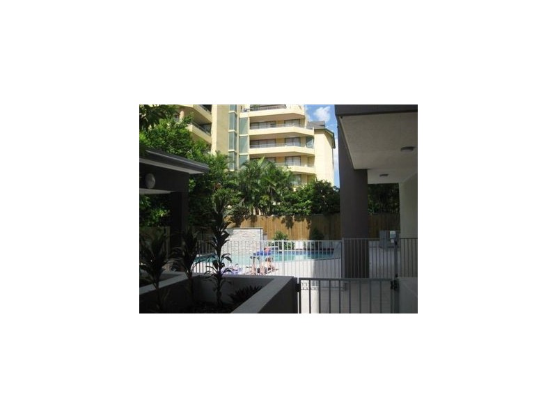 2/215 Wellington Road, East Brisbane QLD 4169