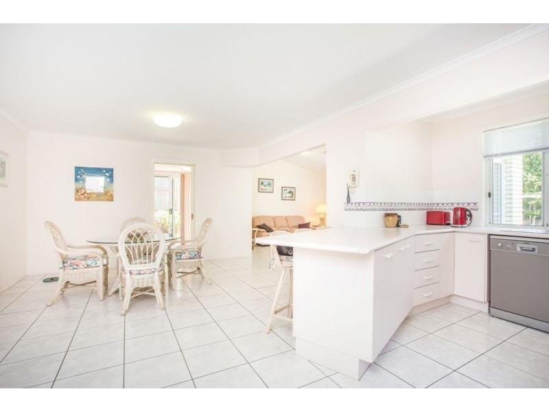 1 Lorenc, Bridgeman Downs QLD 4035