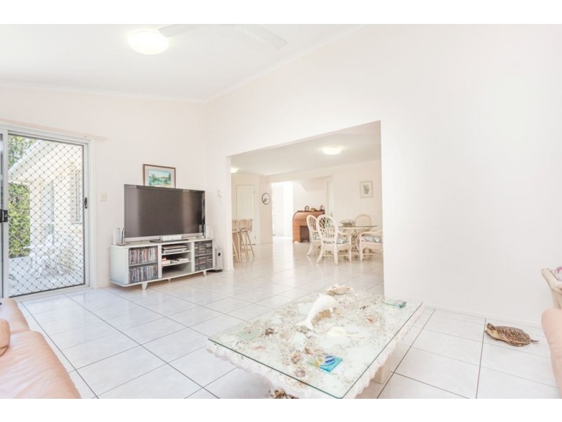 1 Lorenc, Bridgeman Downs QLD 4035