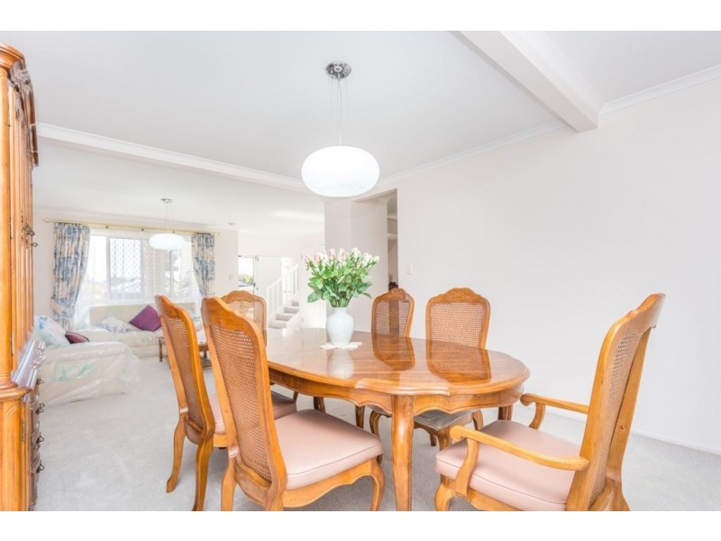 1 Lorenc, Bridgeman Downs QLD 4035