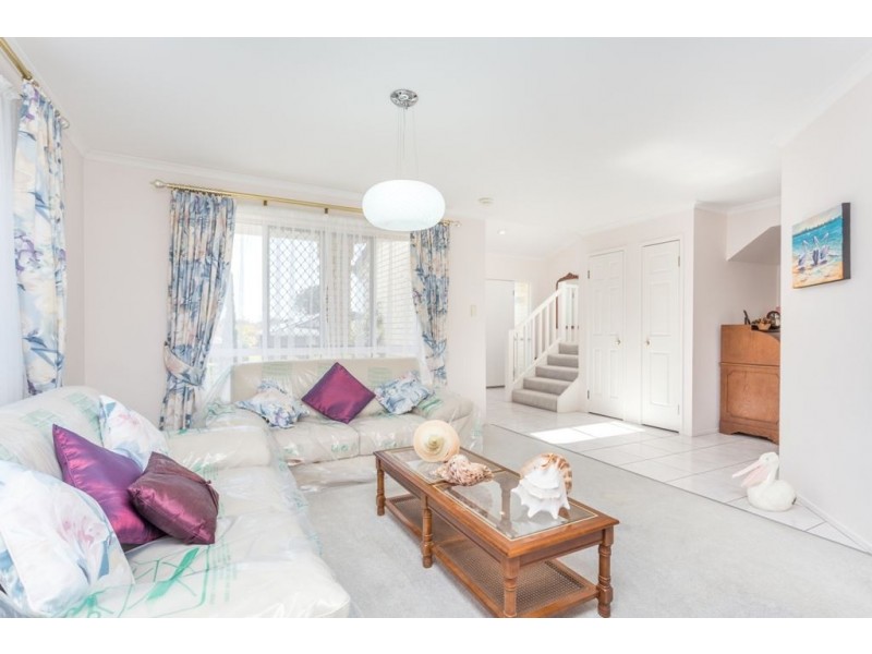 1 Lorenc, Bridgeman Downs QLD 4035