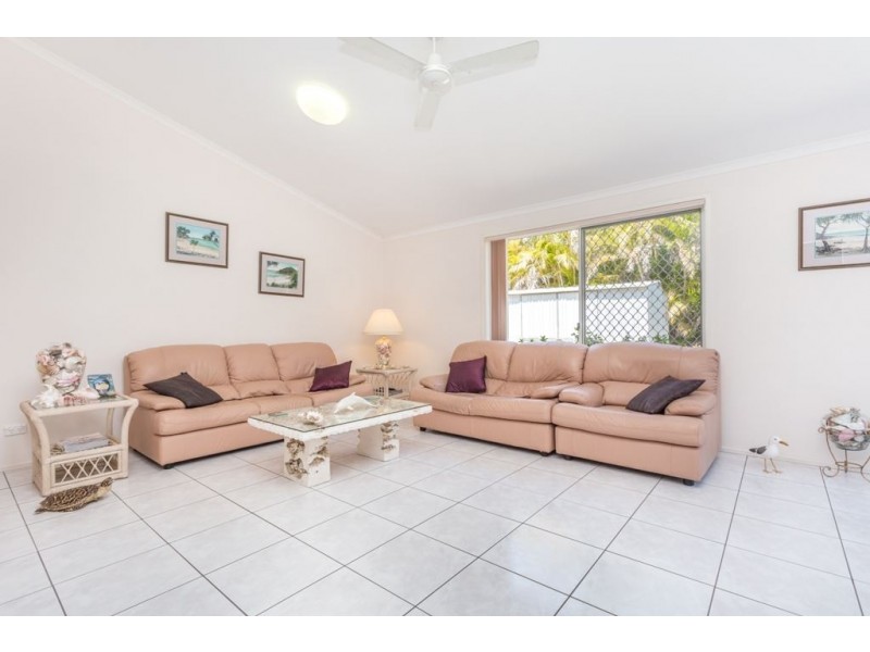 1 Lorenc, Bridgeman Downs QLD 4035