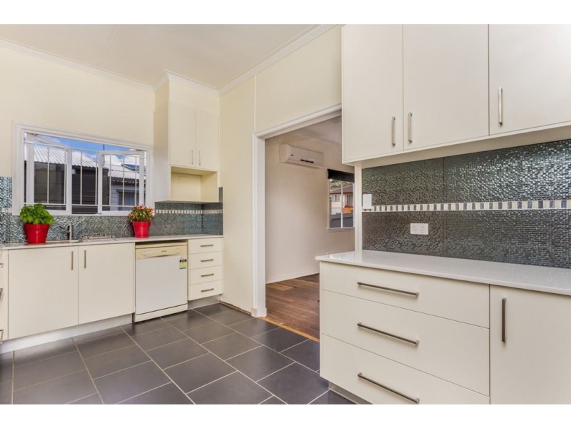 6 Knutsford Street, Chermside West QLD 4032