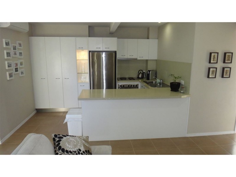 4/5 Curwen Tce, Chermside QLD 4032